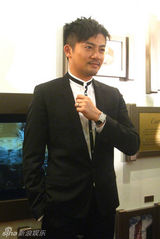 幻灯图：苏有朋分享时尚宝典 与粉丝打成一片