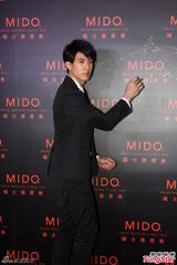 组图：吴尊愿参与亲子节目 王丽坤张檬争艳