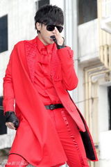 幻灯组图：罗志祥模仿MJ起舞  鼓励萧亚轩要坚强