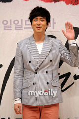 组图：韩星吴允儿李英恩等出席新剧记者会