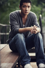 组图：任重曝光最新写真 阳光气质彰显青涩味道