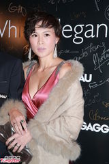 组图：赵世曾携出柜女儿亮相 钟楚红甜笑妩媚