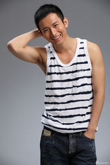 组图：成毅写真清爽袭人 十足阳光男神