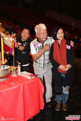 组图：陈百祥欲备护膝贺台庆 余咏珊否认加奖金