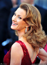 高清组图：奥斯卡红毯简-西摩红色闪片裙光彩照人