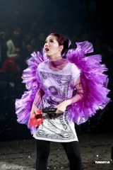 组图：杨千嬅个唱悲喜交加 老公与陈奕迅等好友捧场