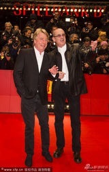 组图：《应许之地》首映 简-方达穿皮草助阵