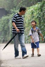 组图：谁是超级星爸潜力股？萌宝宝融化硬汉