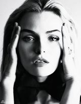 高清组图：超模瓦伦蒂娜-赞亚娃性感写真秀曲线