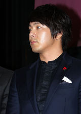 高清组图：宋承宪崔智友rain等出席乐天纪念仪式