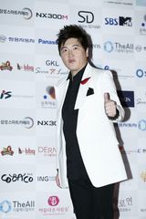 独家高清：李玹雨郑宇等亮相亚洲模特颁奖典礼