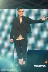 组图：古巨基梁汉文同场录影 张智霖草蜢相见欢