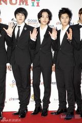 组图：韩男团帝国之子演唱会 劲歌热舞引爆现场