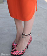 组图：徐立街拍撞色长裙抢眼