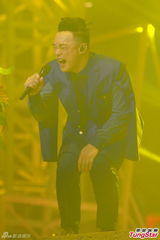 组图：陈奕迅演唱会化浓妆 搞怪献唱掀高潮