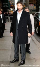 幻灯图：甜姐安妮斯顿做客脱口秀 大展招牌笑容 