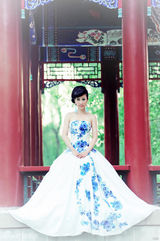 组图：芙蓉姐姐青花瓷玩中国风 重回清华园摆POSE