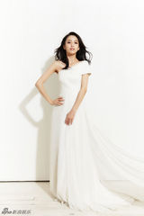 组图：佟丽娅全新白裙写真 夏日彰显清爽活力