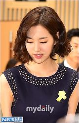 组图：张亮演韩剧牵手朴海镇 李钟硕黑西装帅气