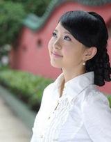 组图：《新还珠》主演幕后搞怪照 紫薇海陆扮鸟人