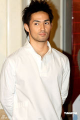 高清图：中孝介等助阵海派春晚 成龙周立波对侃