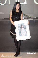 幻灯图集：谢安琪发唯美写真 称对不实报道追究责任