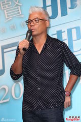 组图：巫启贤曝演出曾招小混混闹场 惨遭砸鸡蛋