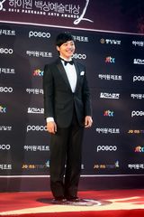 高清组图：众星亮相48届百想艺术大赏红地毯