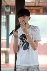 组图：于小彤北海划龙船举行成人礼