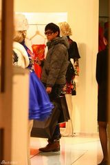 高清图：陈晓东被曝好事将近 逛街看婚纱挑钻戒