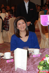 组图：TVB庆功宴大派红包 陈百祥无惧狗仔队