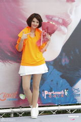 组图：郭静签唱会小秀舞技 最爱阳光型男 