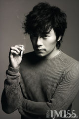 组图：秦昊忧郁气质大片 展文艺型男本色