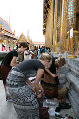 组图：曼谷参观大皇宫游客如织