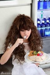 高清组图：杨丞琳《雨爱》MV曝光 潜水憋气差点窒息