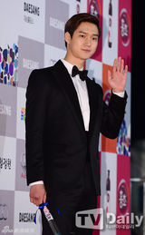 高清图：韩青龙奖金惠秀爆乳 女星裸露全身纹身