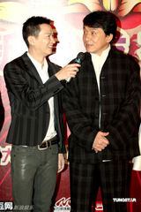 高清图：中孝介等助阵海派春晚 成龙周立波对侃