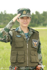 幻灯图集：黄奕军装造型曝光 清丽美女英姿飒爽