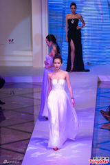 组图：傅嘉莉低胸秀名贵珠宝 Ana R.长腿惹火