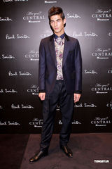 高清图：莫文蔚透露新MV演出浴戏 光头全裸自己做主