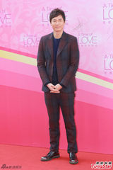 组图：钟嘉欣与延政勋合作电影 取昵称擦火花