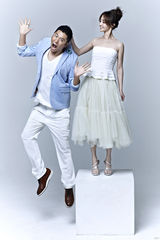 组图：姚笛任重情侣写真演绎“爱情游戏”