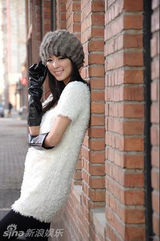  幻灯图：“山寨林志玲”与真身难辨 贡米为其颁奖