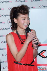 组图：周秀娜让“咪咪”放假 圣诞计划为男友下厨