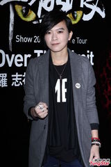 组图：罗志祥开演唱会 强抱蔡依林索吻掀高潮