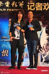 组图：《花漾》主演齐聚上海电影节