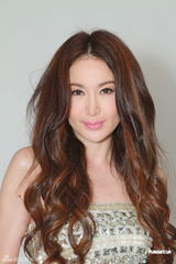 组图：温碧霞拍专辑封面 白色纱裙大秀性感美腿