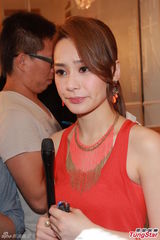 组图：阿娇(钟欣桐)新专辑获双白金成绩 举行祝捷会