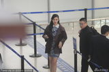 组图：李嘉欣捞金后赶飞机 青花瓷短裙美腿抢眼