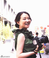 组图：《心术》导演杨阳主演韩雨芹母亲节玩街拍